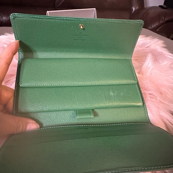 Louis Vuitton Green Sarah Epi Wallet - Picture 5 of 13